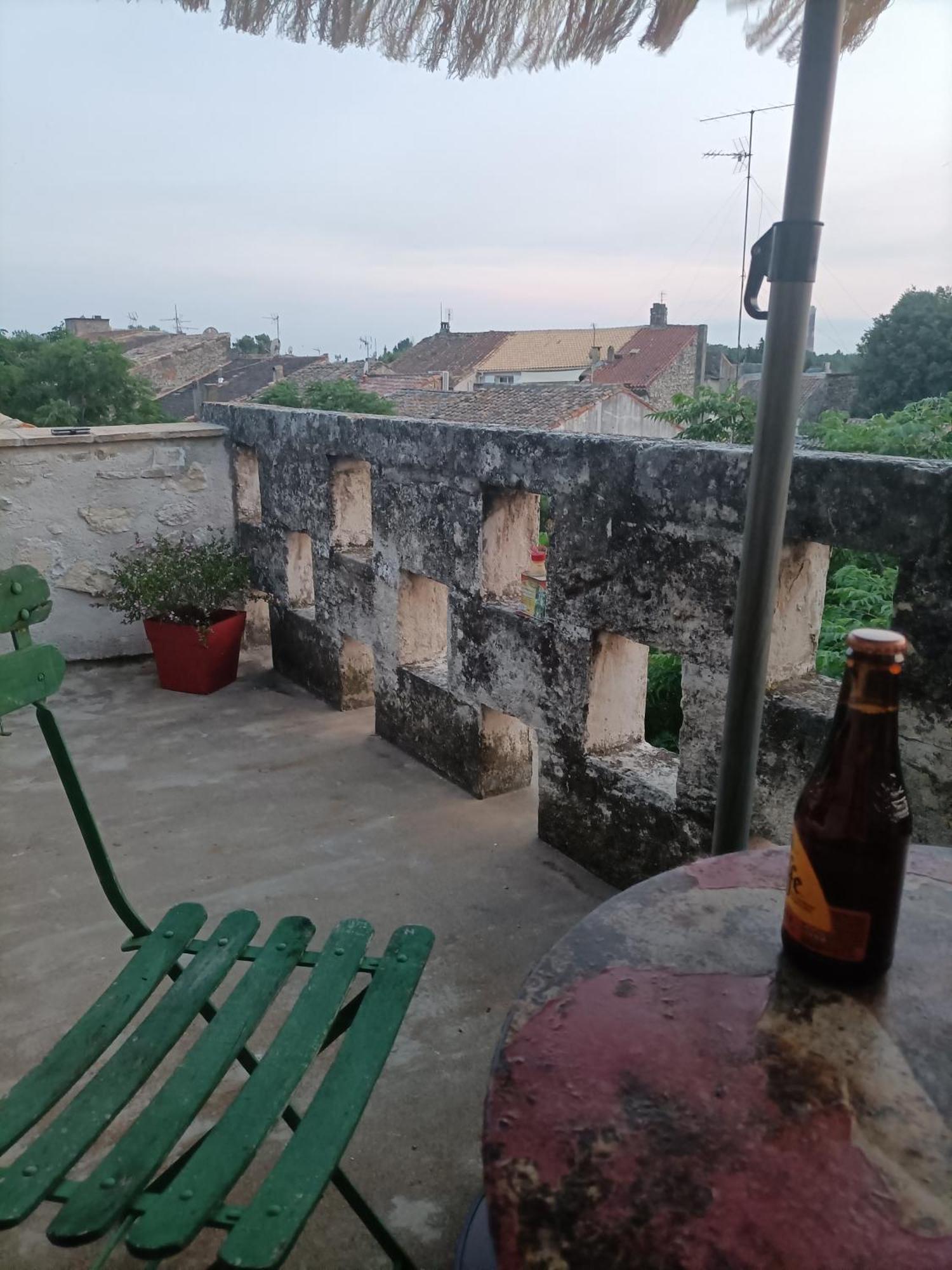 A Deux Pas D'Avignon Villa Aramon Dış mekan fotoğraf